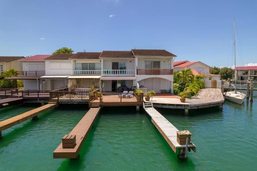 Waterfront Luxury Retreat: 2-Bed Villa Sea Life Jolly Harbour Exterior foto